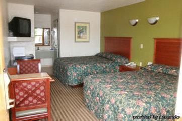Relax Inn Bryan Room photo