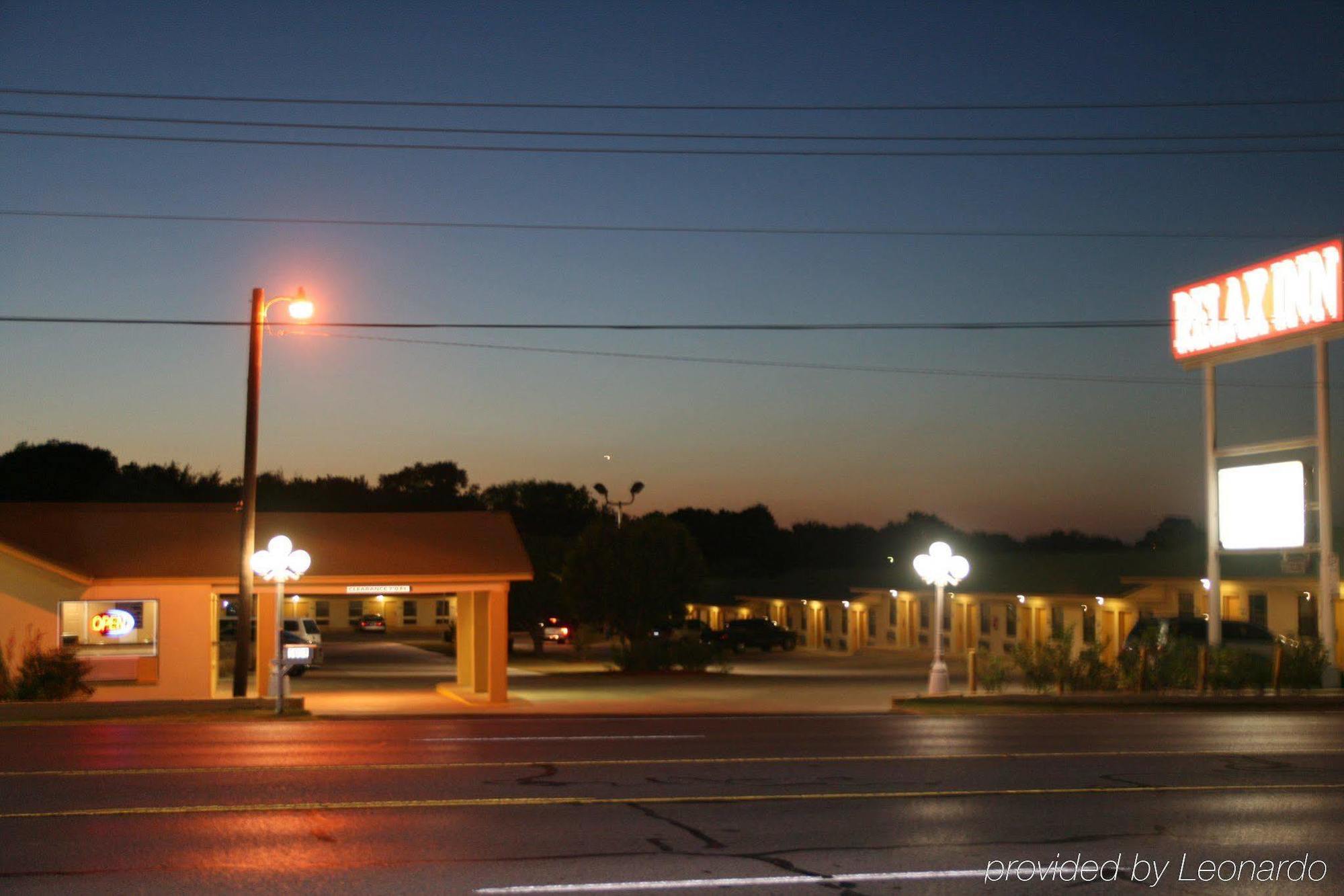 Relax Inn Bryan Exterior photo